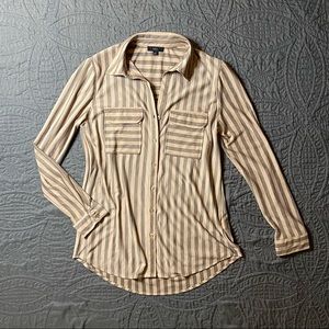 E (Hanger) M Striped Button Down Top